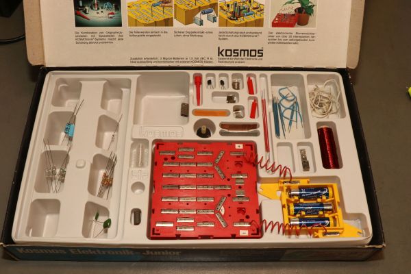 Kosmos Elektronik Junior