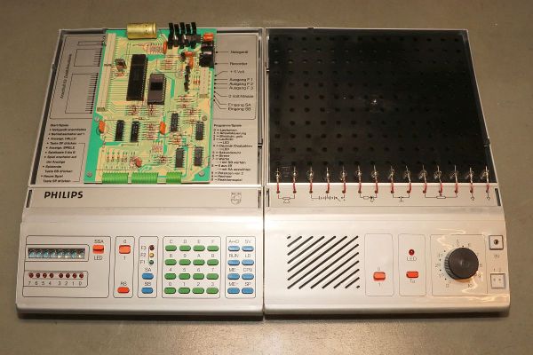 Philips Microcomputer Master Lab MC6400