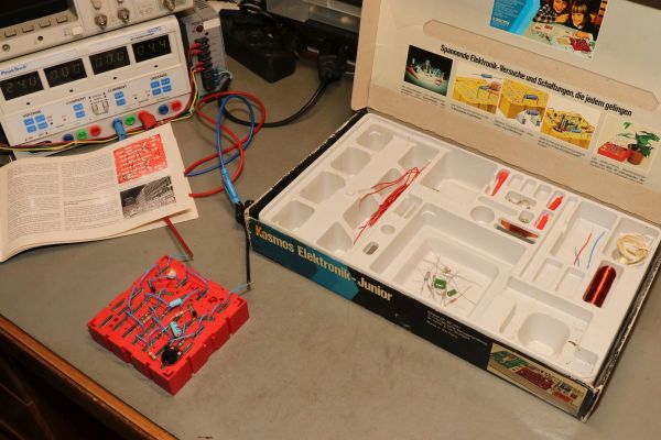 Kosmos Elektronik Junior